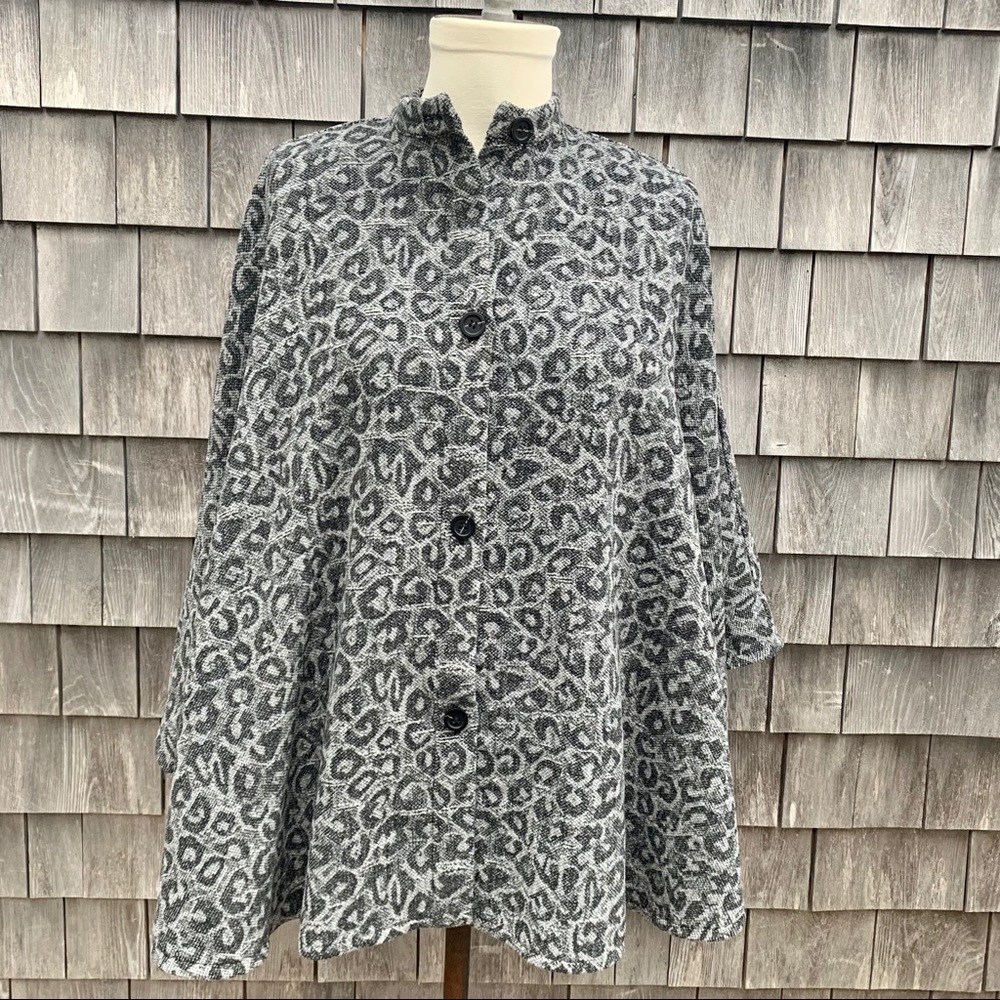 6TH and LN animal print unlined cape size 14/16
